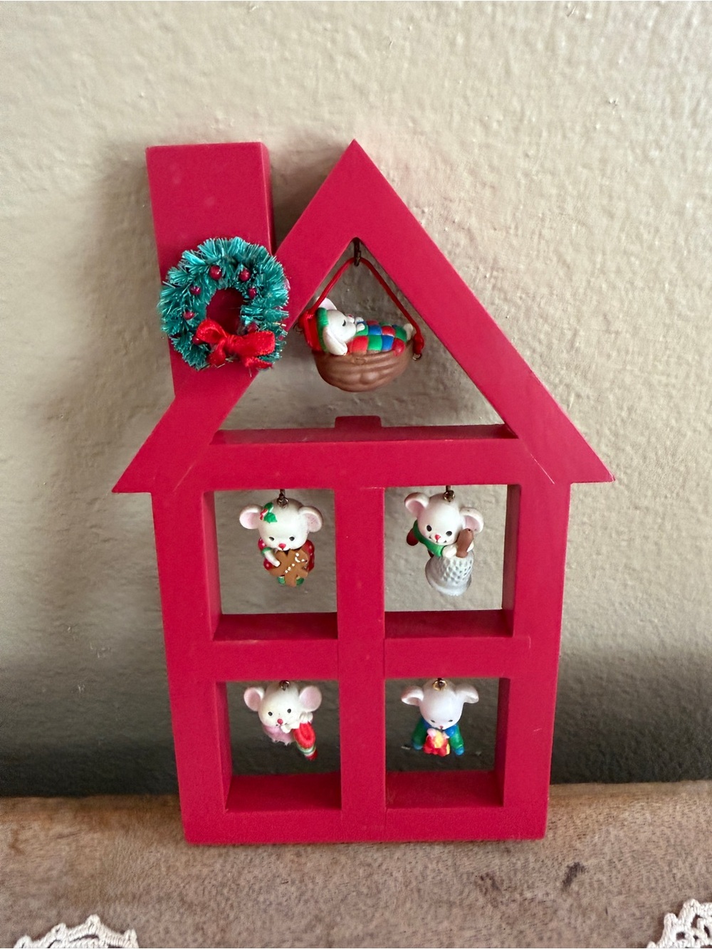 Vintage Red Holiday Mouse House Wall Ornament with Green Wreath